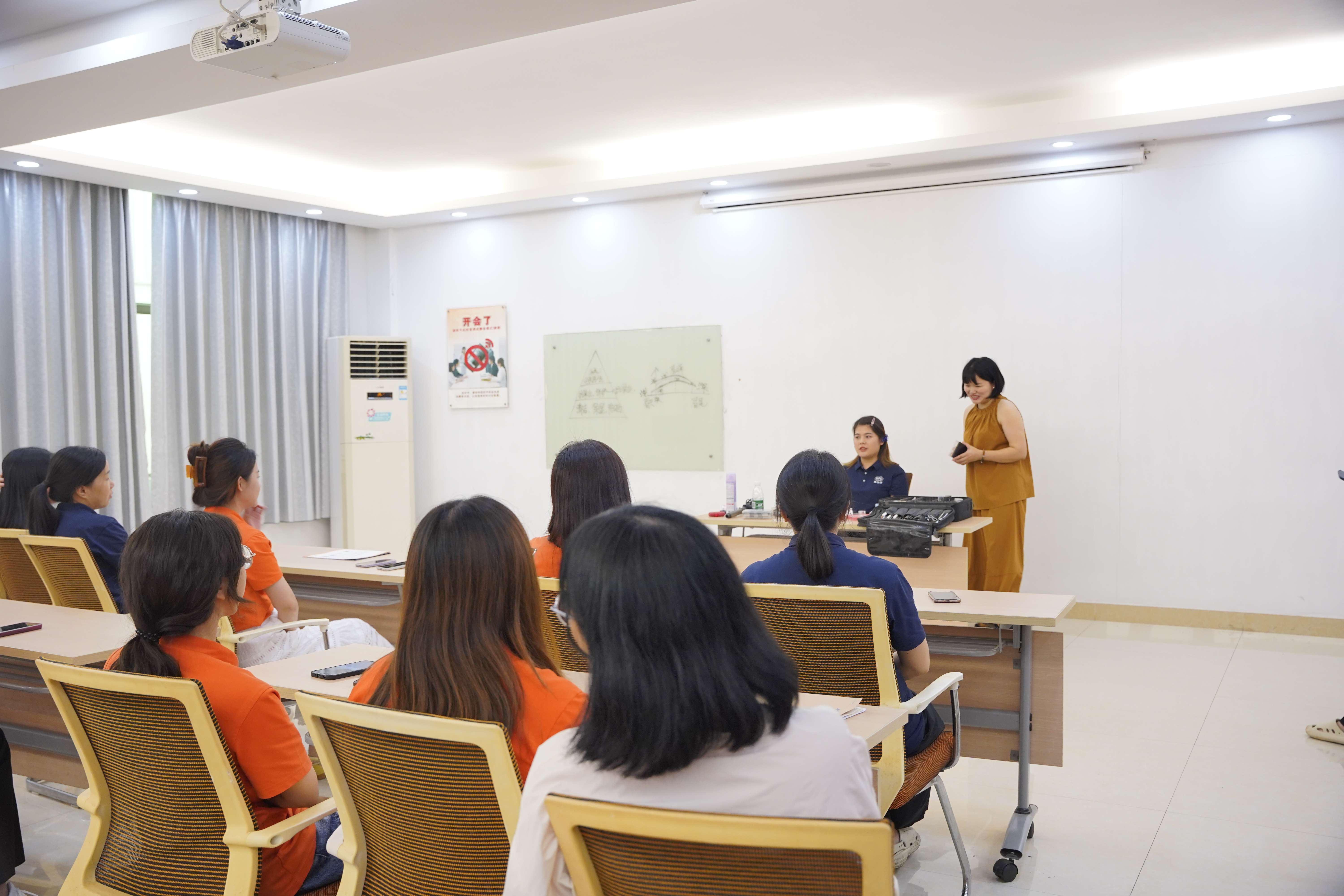 “妆”属美丽 赋能职场！粤佳信公司通勤化妆培训活动圆满结束~