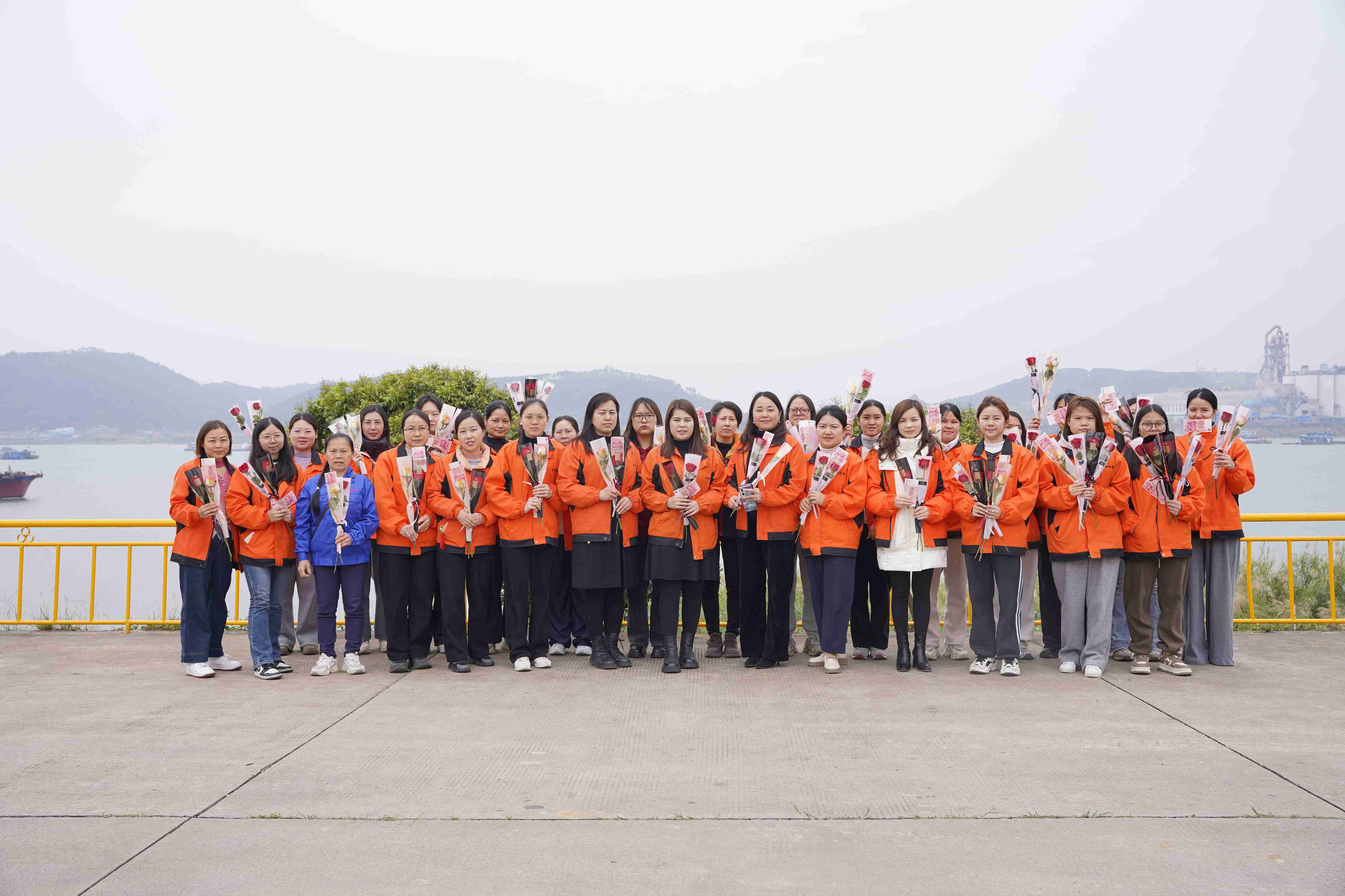 铿锵玫瑰 绽放芳华 | 粤佳信公司为全体女职工发放“三八”妇女节暖心福利